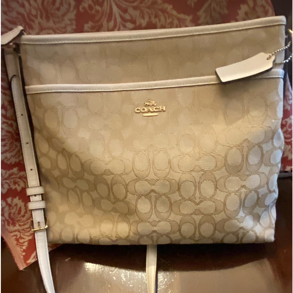 Signature Jacquard Crossbody Khaki - Picture 15 of 16